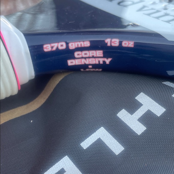 Vineyard Vines Paddle with Pink and Blue Design with carrying case - Picture 3 of 7